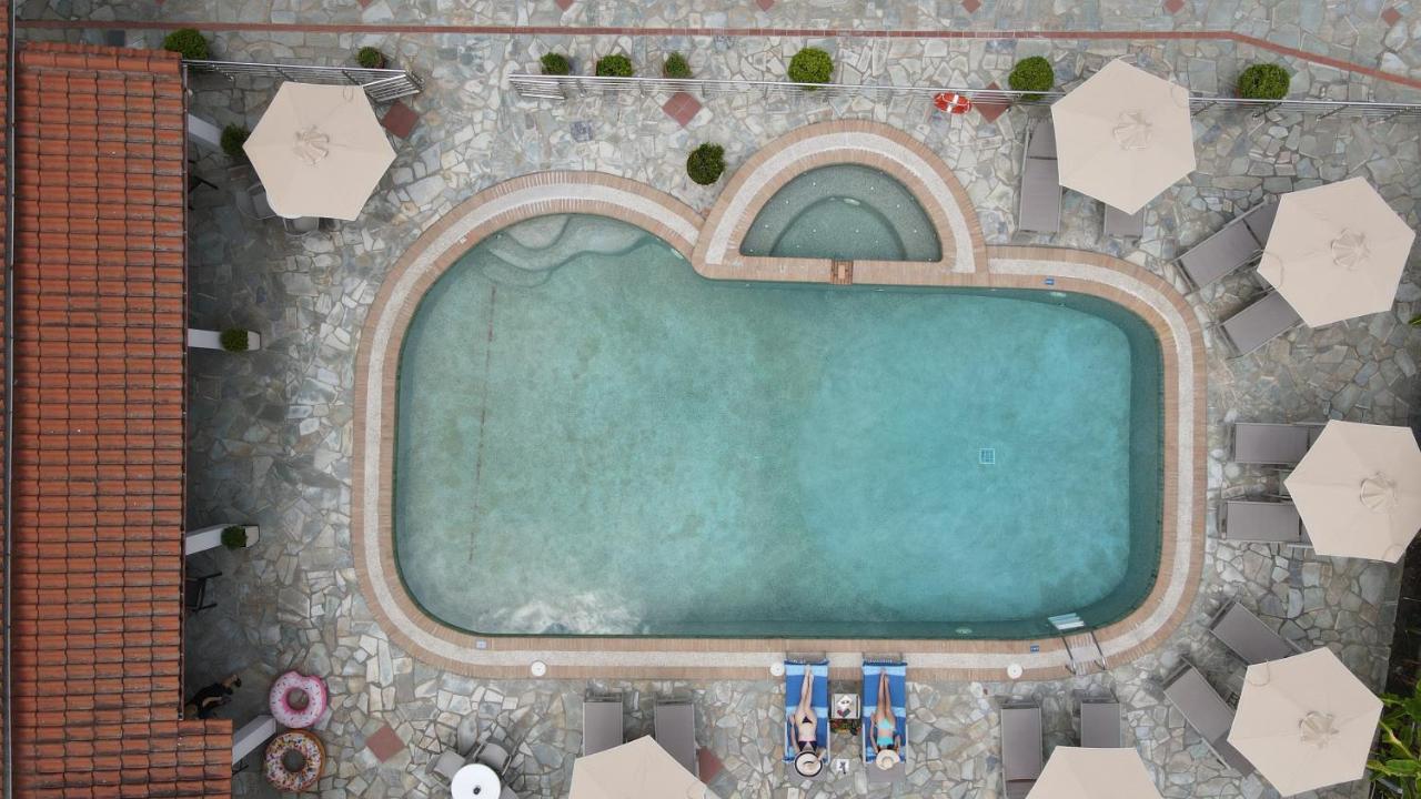 Sarantis Hotel