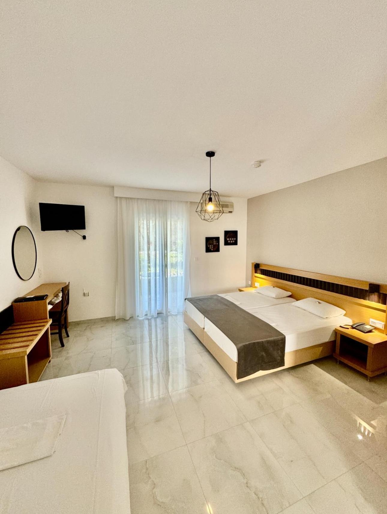 Hotel Sarantis